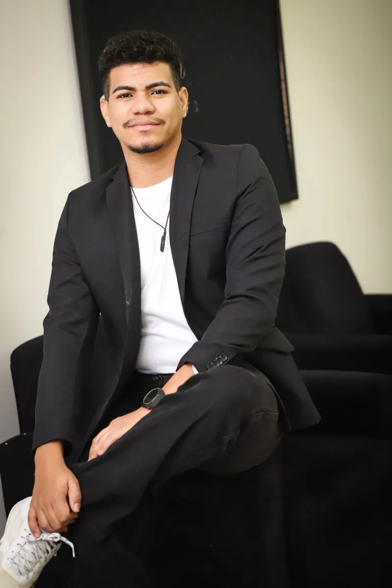 Jefferson Diniz, colorimetrista especialista em loiros
